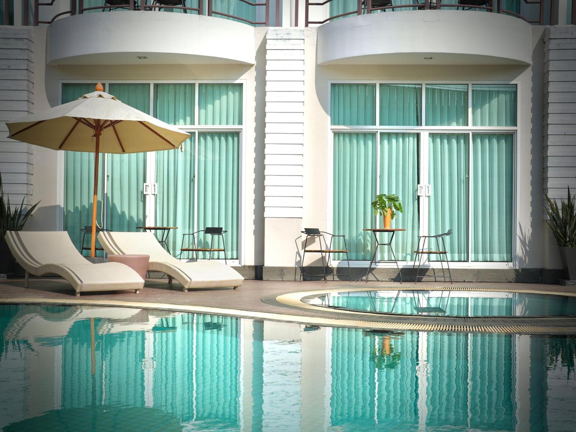 A-Te Chumphon Hotel - Sha Plus Esterno foto