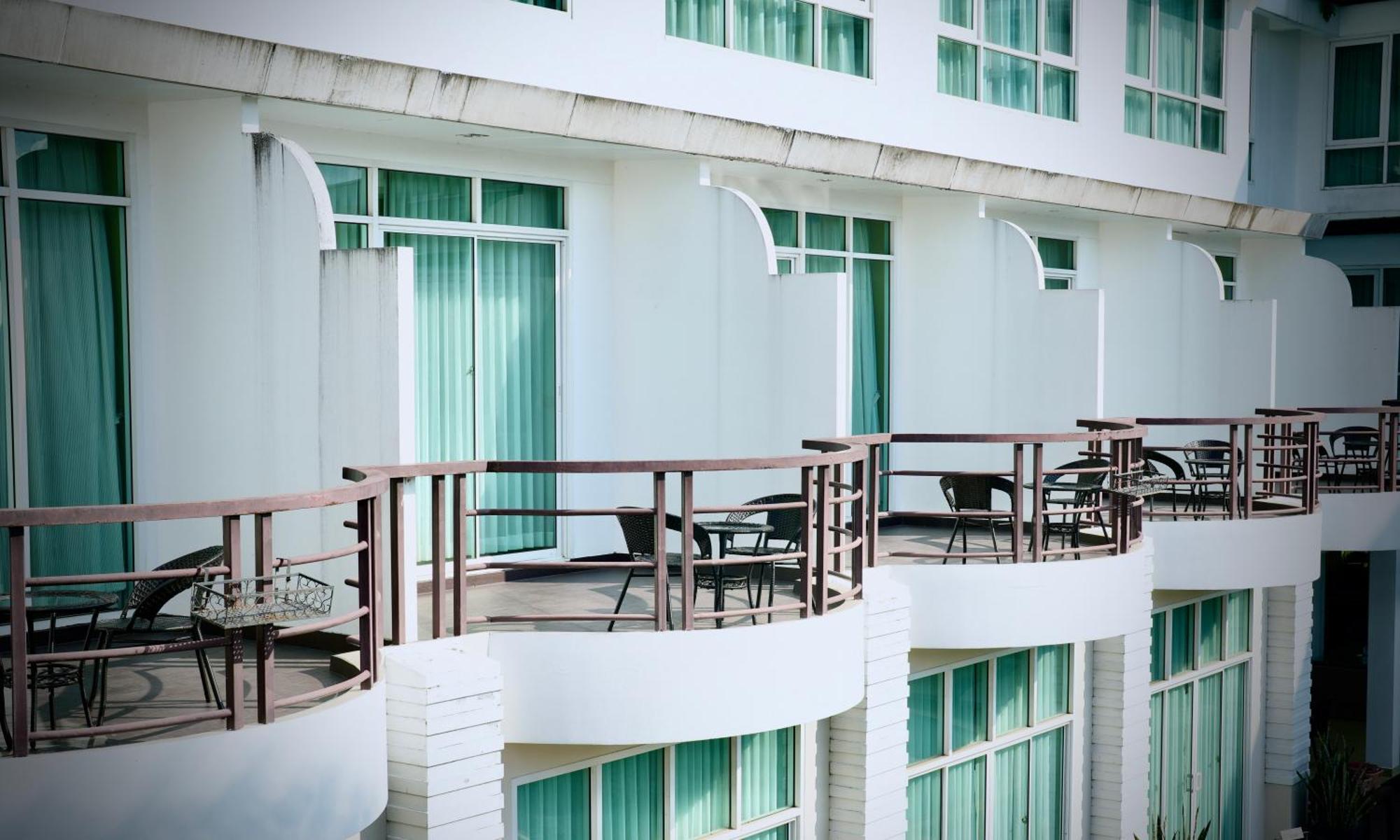 A-Te Chumphon Hotel - Sha Plus Esterno foto