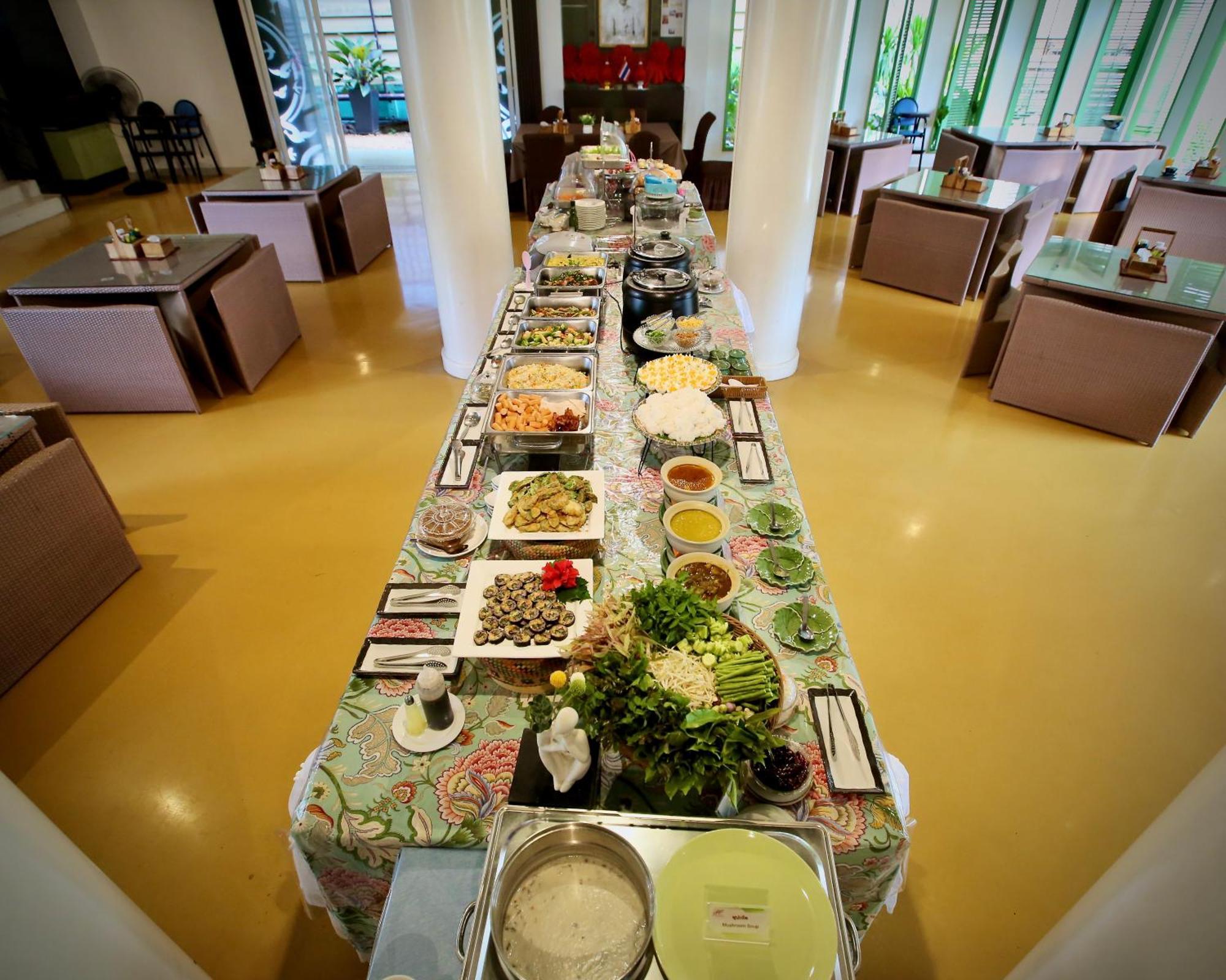 A-Te Chumphon Hotel - Sha Plus Esterno foto