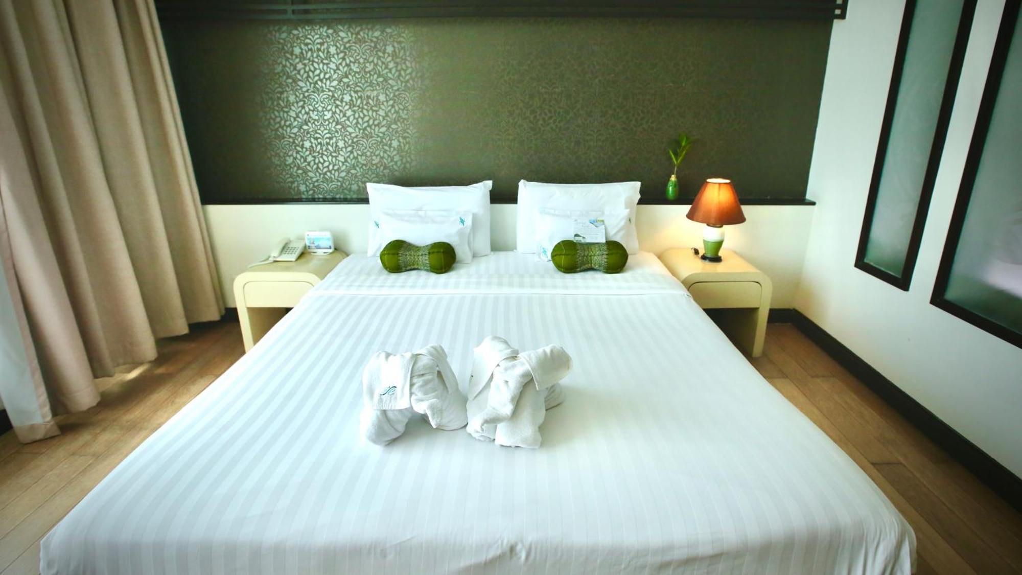 A-Te Chumphon Hotel - Sha Plus Esterno foto