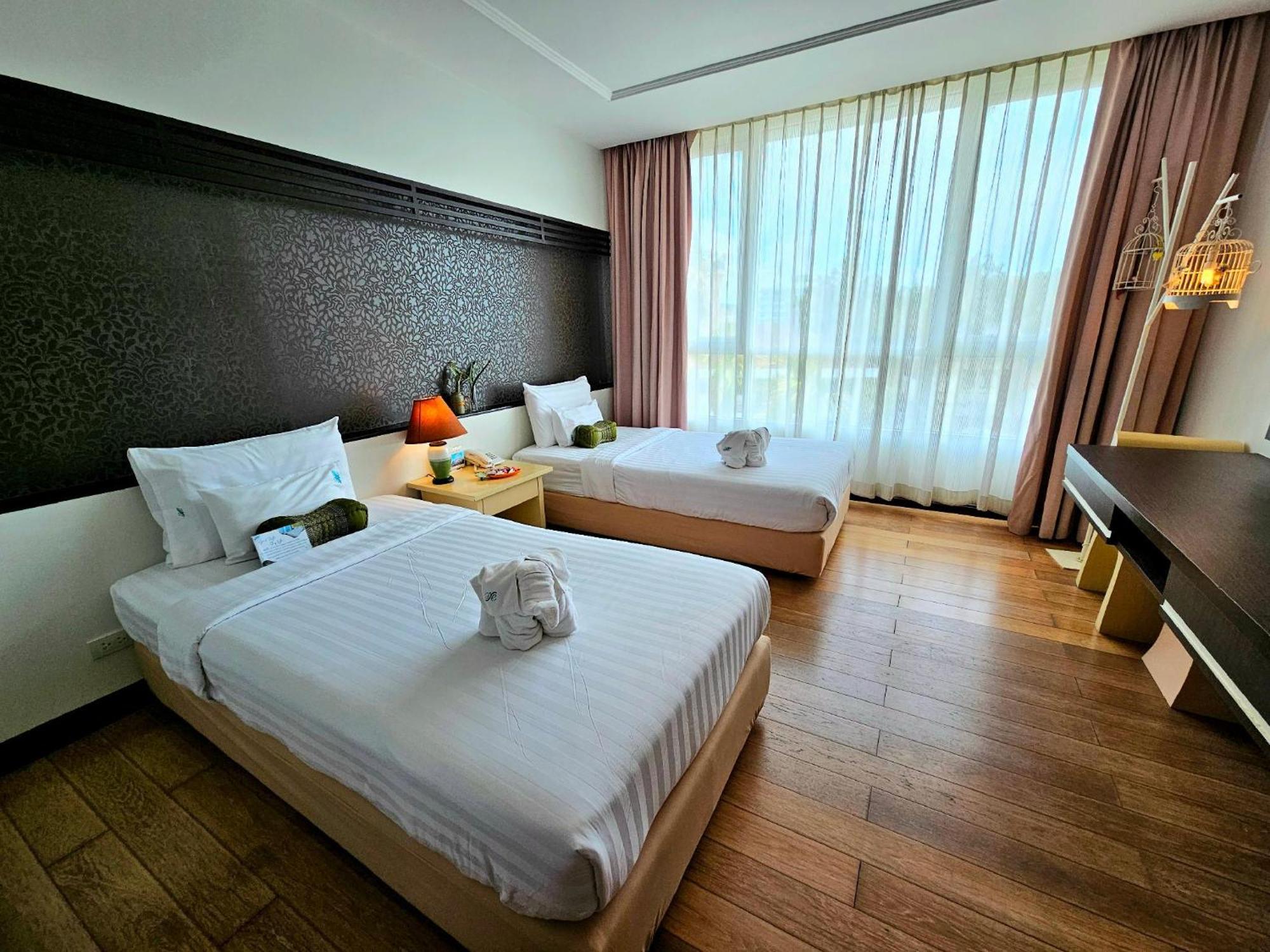A-Te Chumphon Hotel - Sha Plus Esterno foto